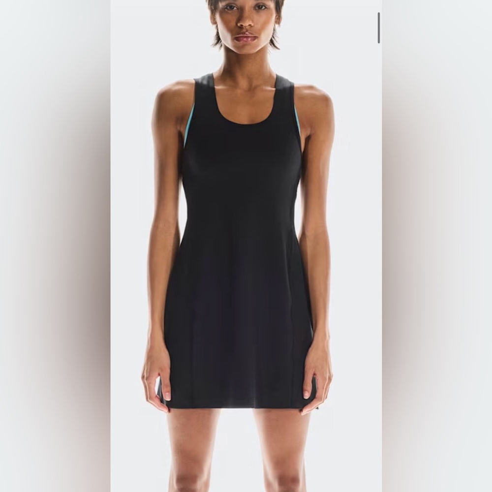 Black ON running ON CLOUD Dress with a built in shorts and open back, NWT, L